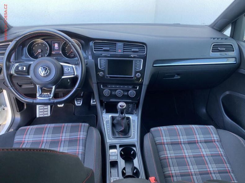 Volkswagen Golf - hlavní fotka