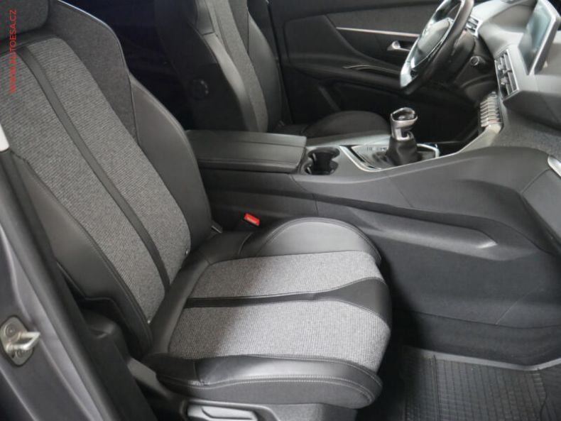 Peugeot 3008 - hlavní fotka