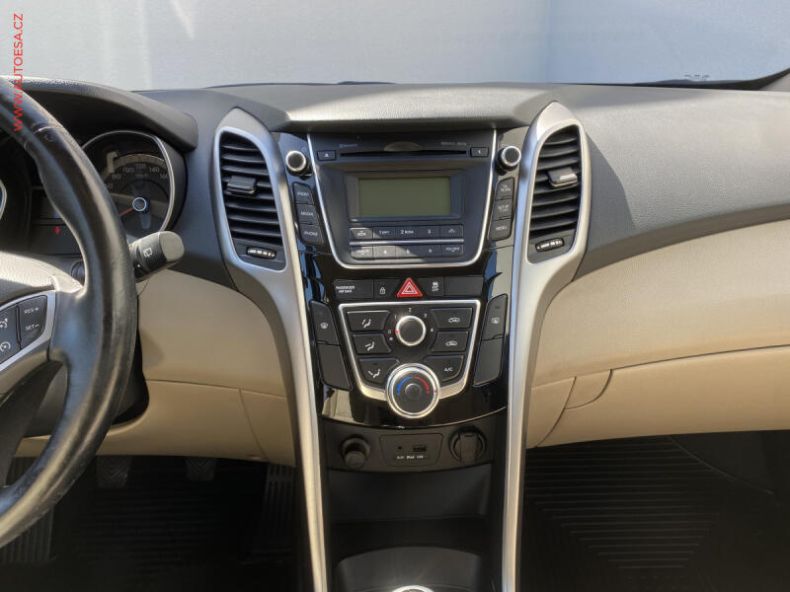 Hyundai i30 - hlavní fotka