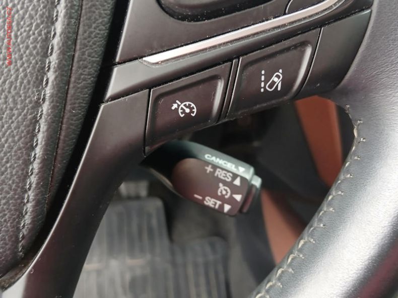 Toyota Avensis - hlavní fotka