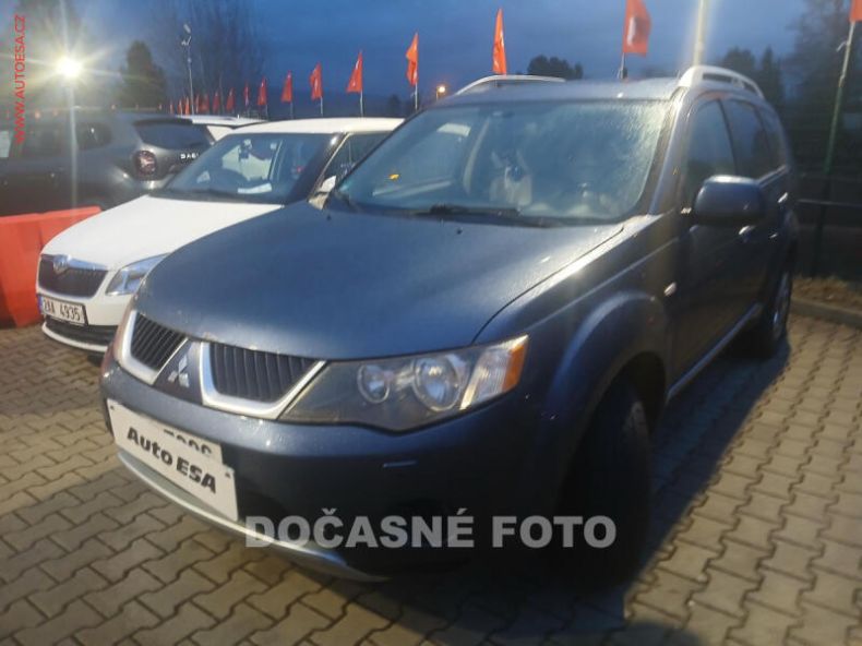 Mitsubishi Outlander - hlavní foto
