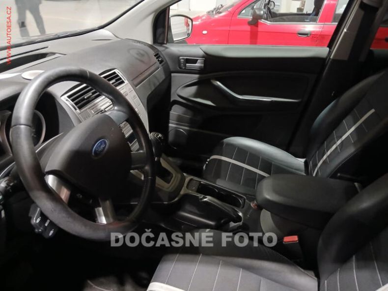 Ford Kuga - hlavní fotka