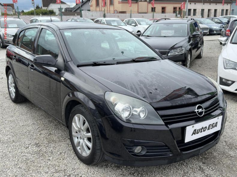 Opel Astra - hlavní foto