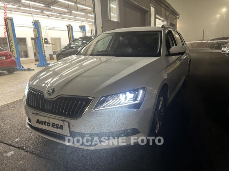 Škoda Superb - hlavní foto