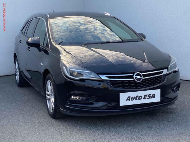 Opel Astra - hlavní foto