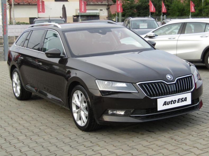 Škoda Superb - hlavní foto