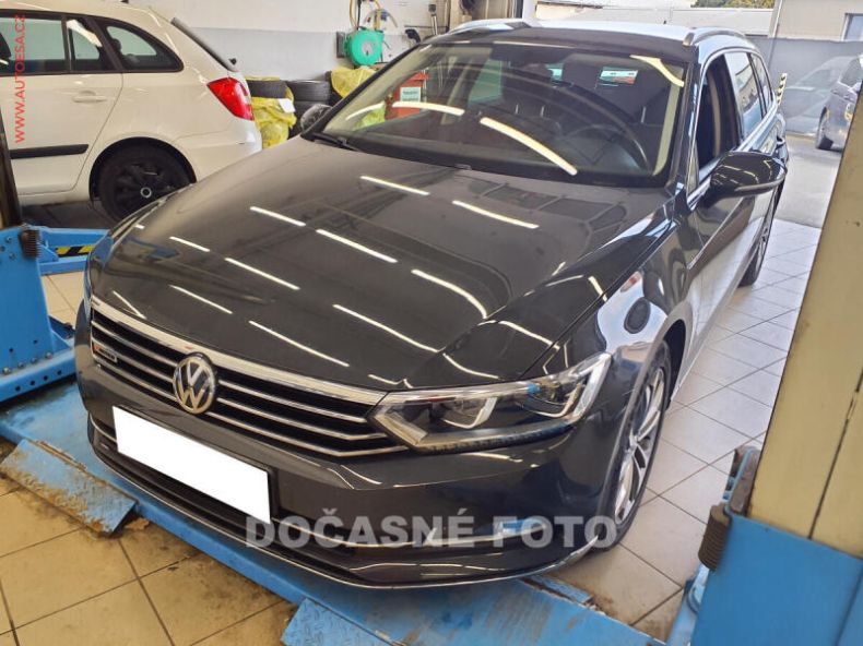 Volkswagen Passat - hlavní fotka inzerátu