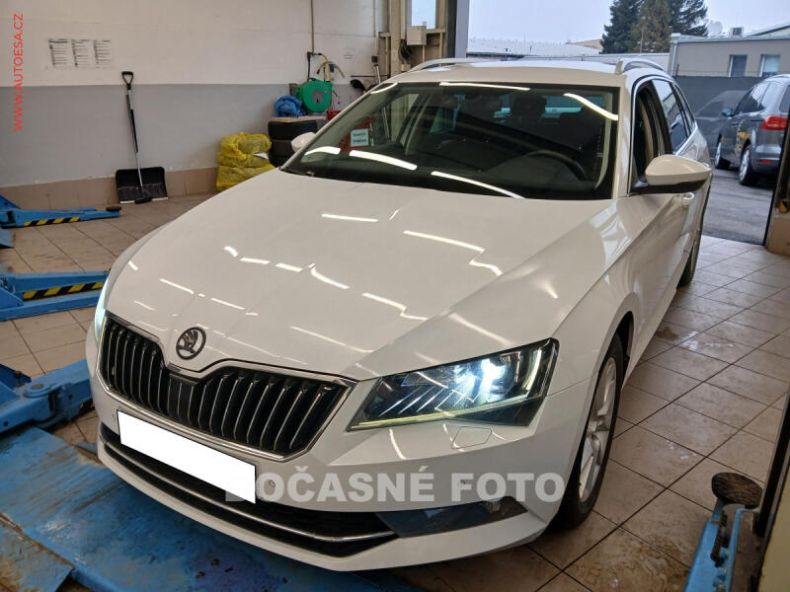Škoda Superb - hlavní foto