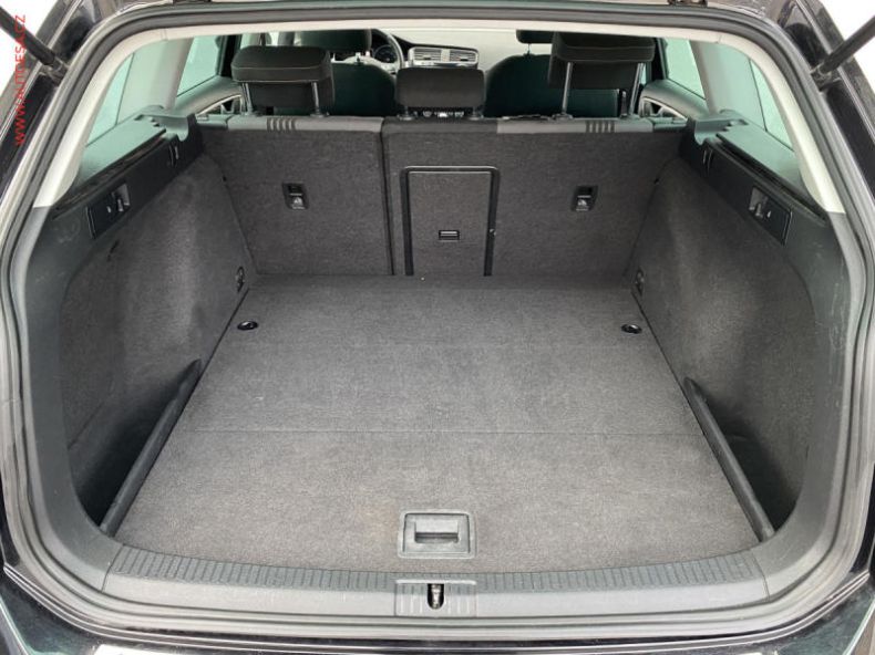 Volkswagen Golf - hlavní fotka