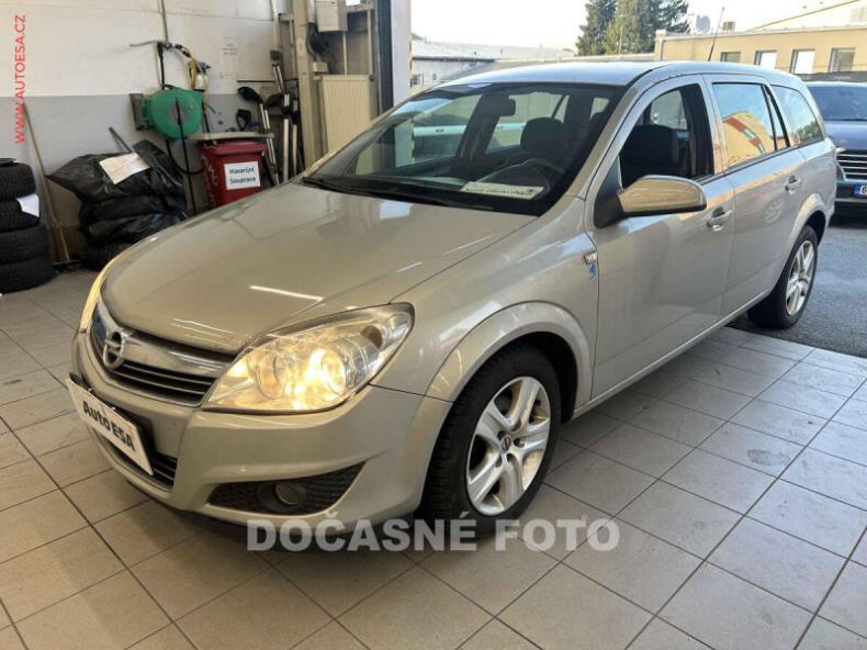 Opel Astra - hlavní foto