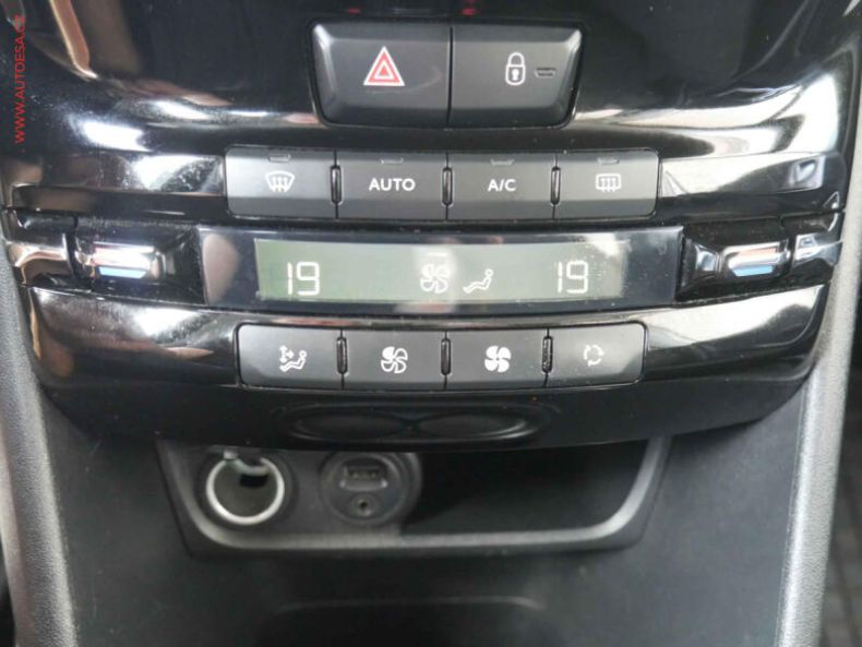 Peugeot 2008 - hlavní fotka