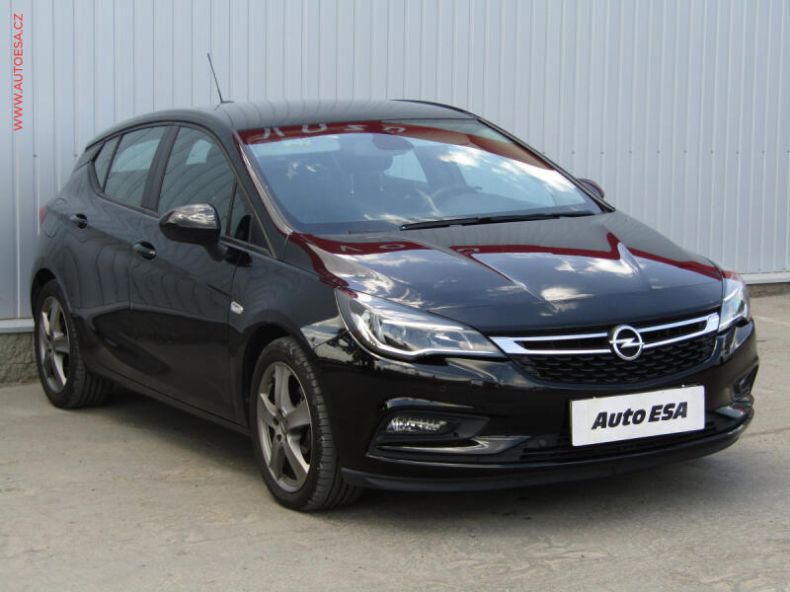 Opel Astra - hlavní foto