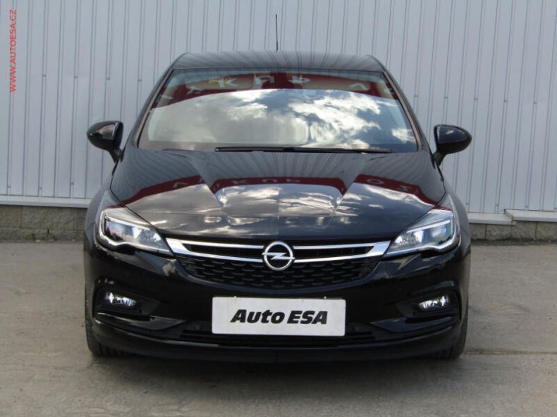 Opel Astra - hlavní fotka