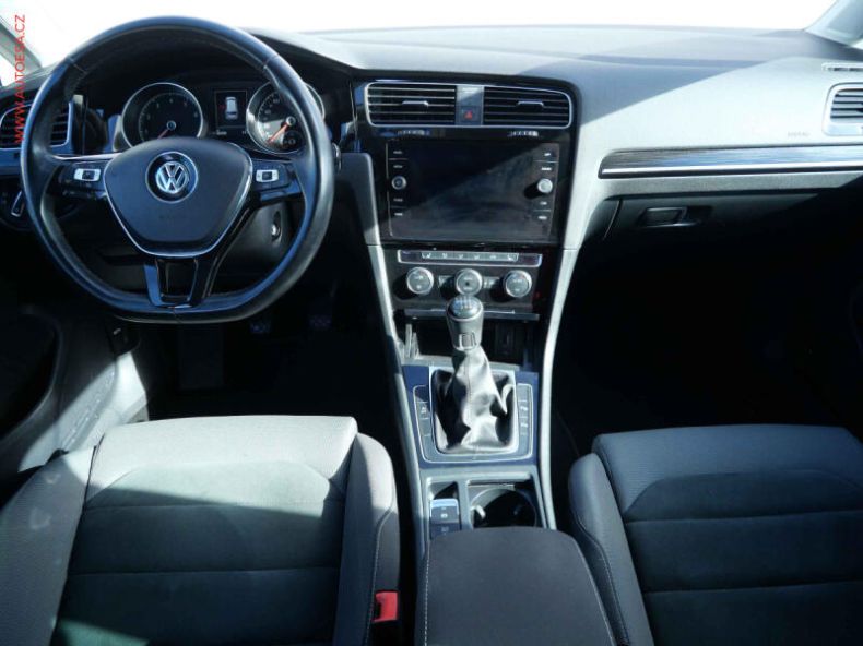 Volkswagen Golf - hlavní fotka
