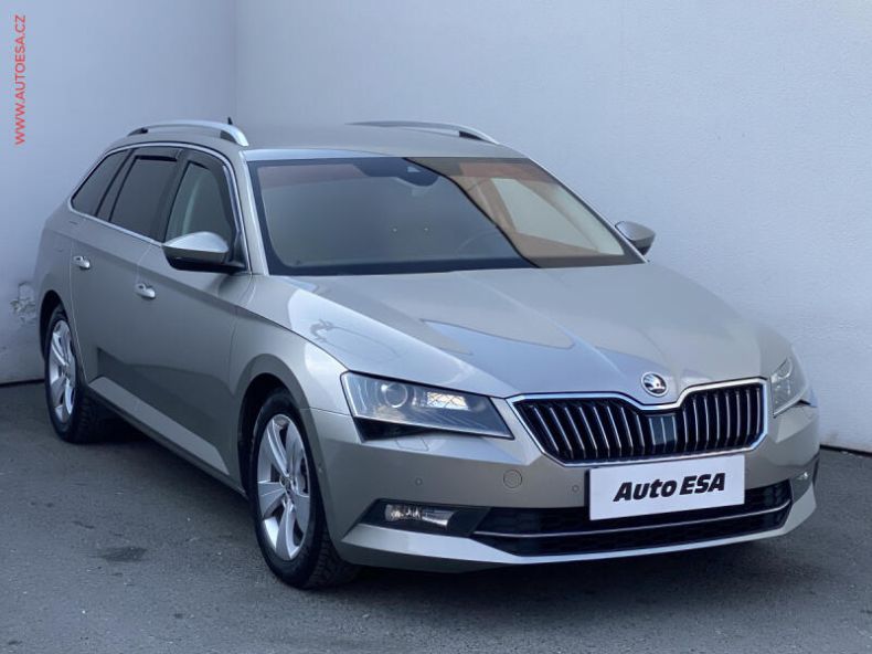Škoda Superb - hlavní foto