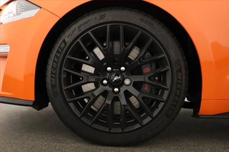 Ford Mustang - hlavní fotka