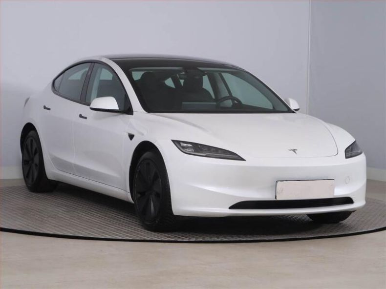 Tesla Model 3 - hlavní foto