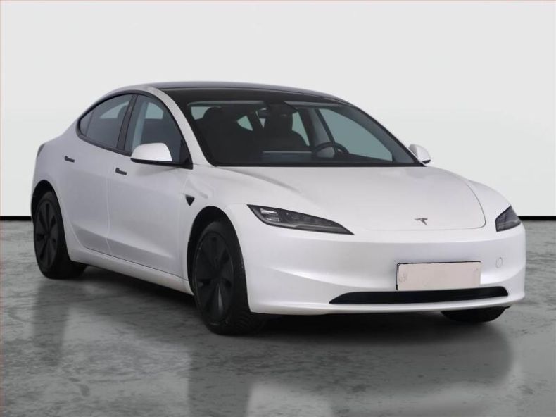 Tesla Model 3 - hlavní foto