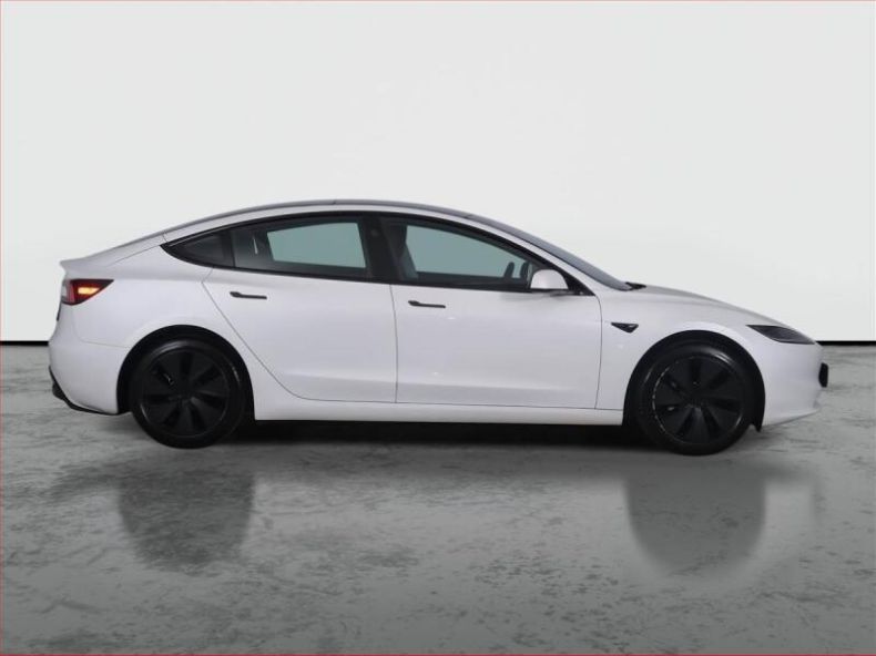Tesla Model 3 - hlavní fotka