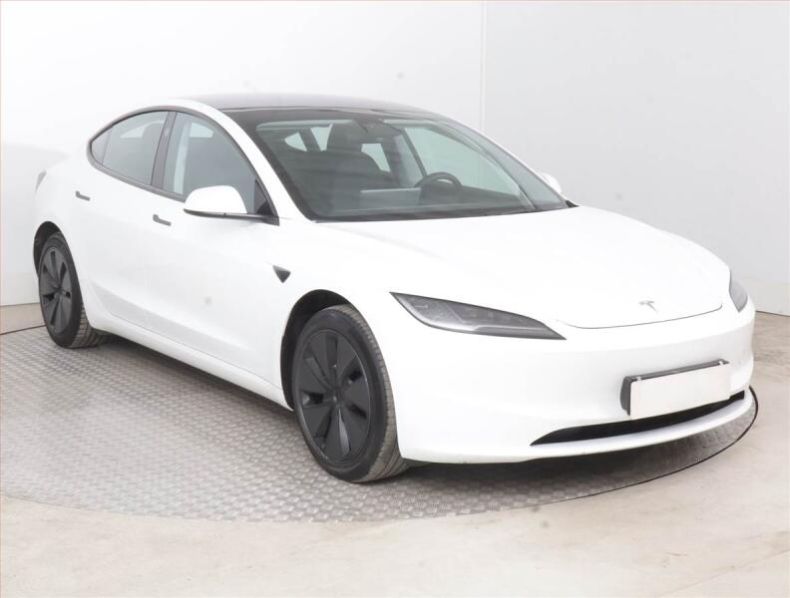 Tesla Model 3 - hlavní foto