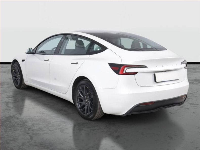 Tesla Model 3 - hlavní fotka