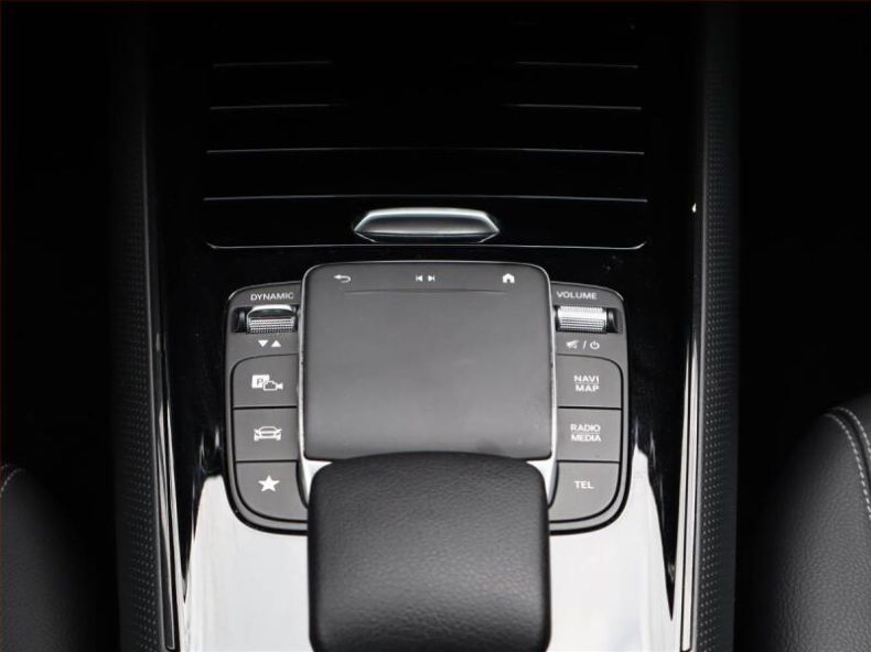 Mercedes GLB - hlavní fotka