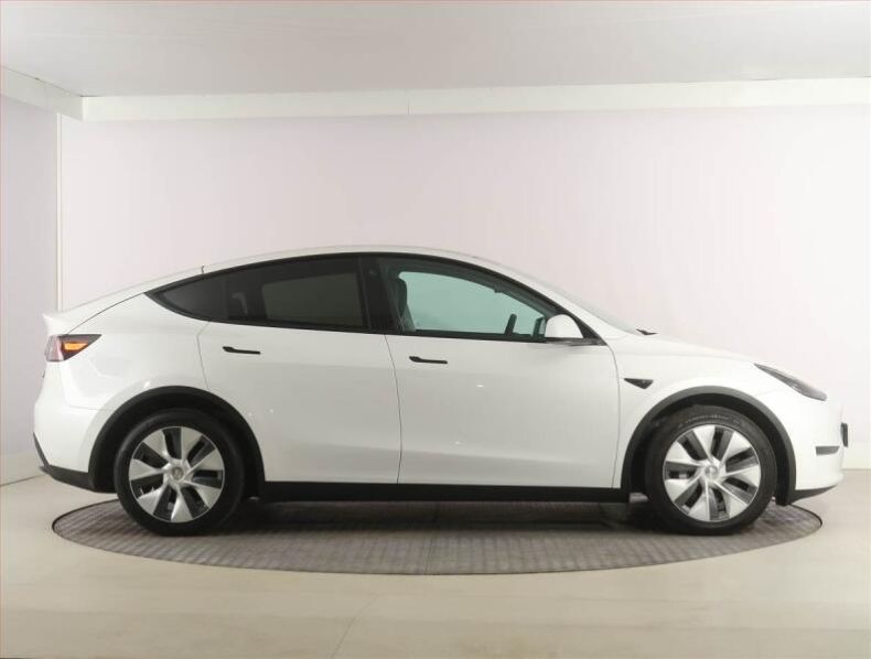 Tesla Model Y - hlavní fotka