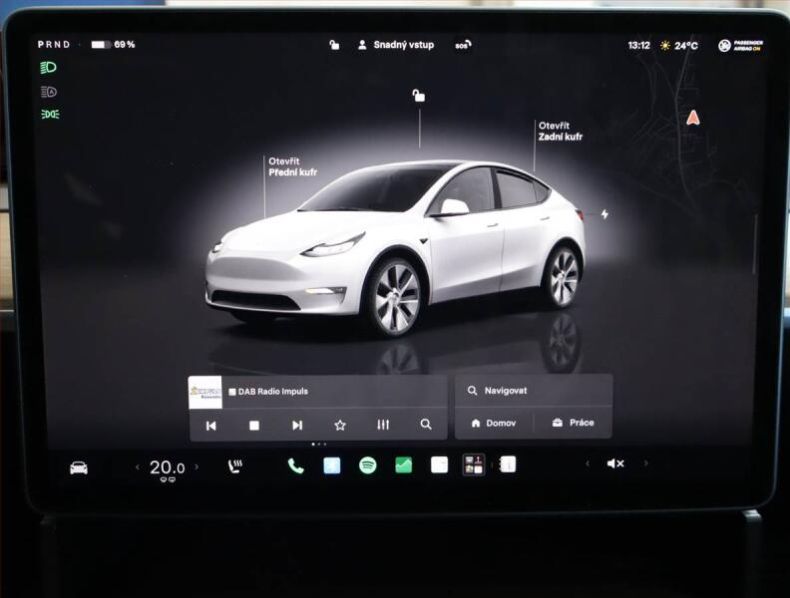 Tesla Model Y - hlavní fotka