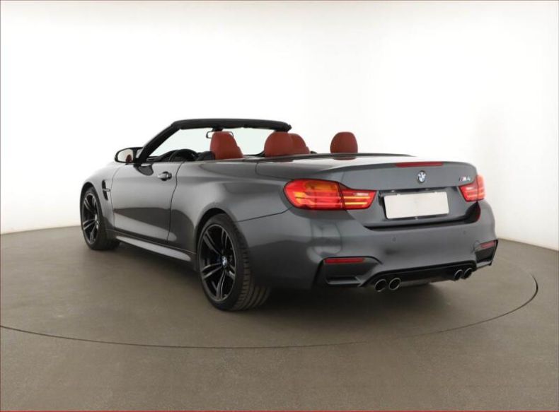 BMW M4 - hlavní fotka