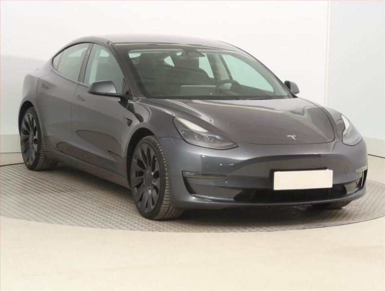 Tesla Model 3 - hlavní fotka inzerátu