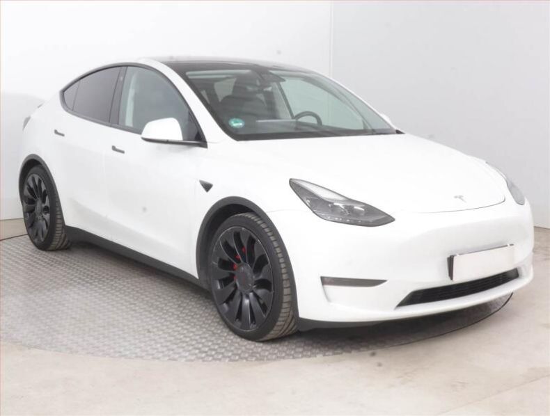 Tesla Model Y - hlavní foto