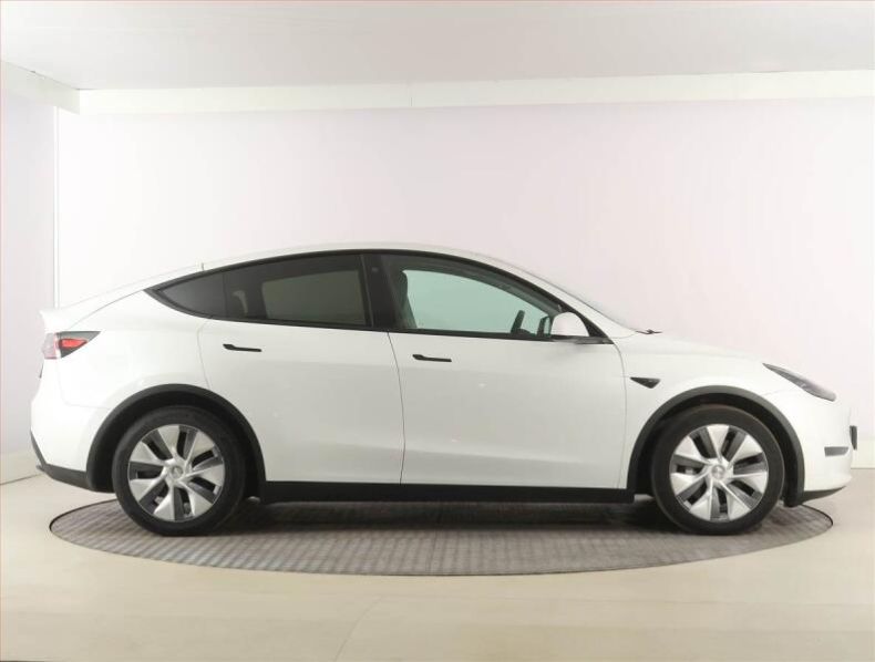 Tesla Model Y - hlavní fotka