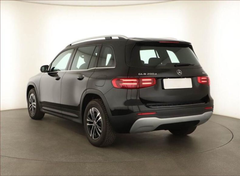 Mercedes GLB - hlavní fotka