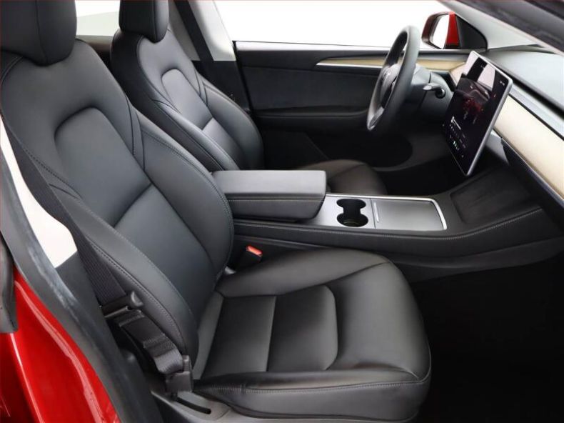 Tesla Model Y - hlavní fotka