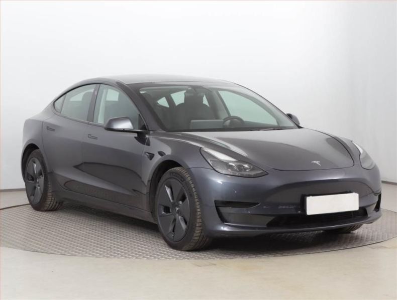 Tesla Model 3 - hlavní foto
