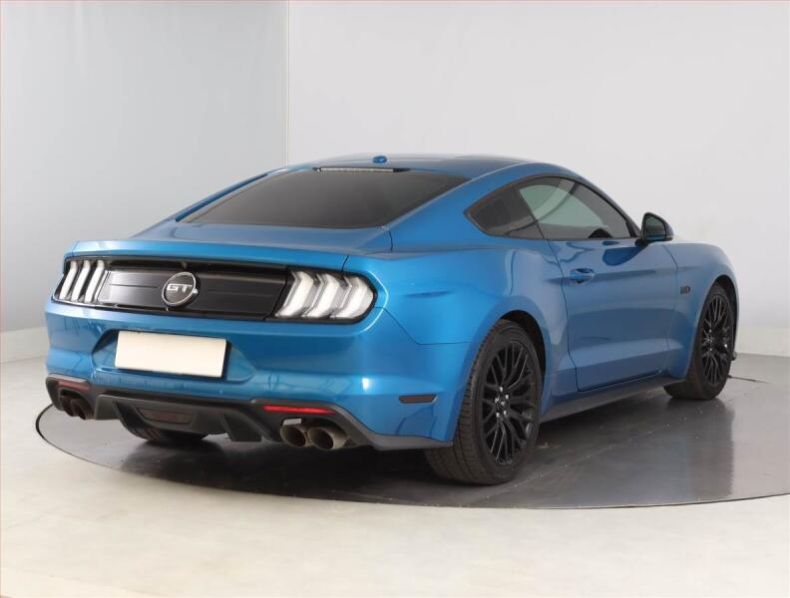 Ford Mustang - hlavní fotka