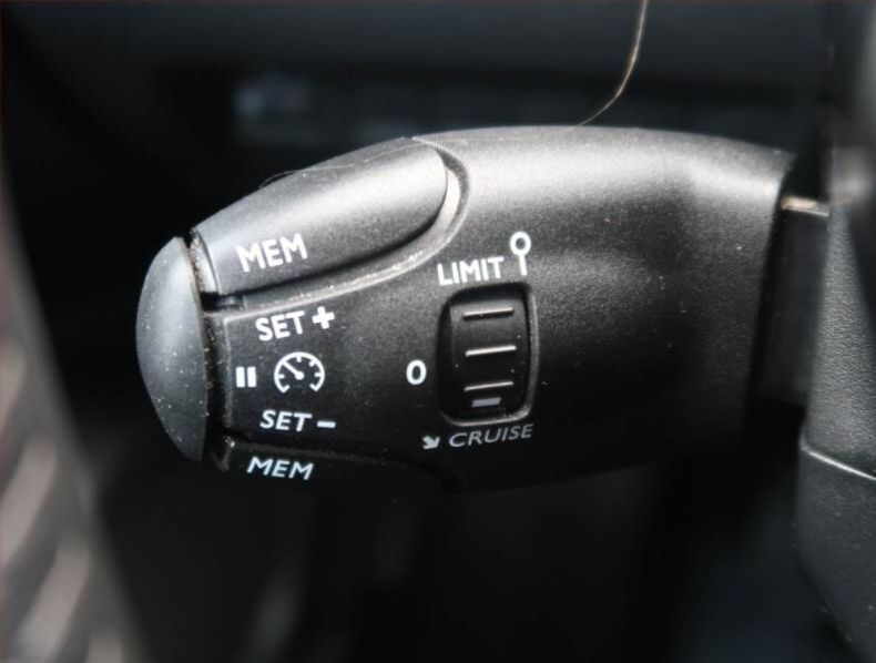Peugeot 2008 - hlavní fotka