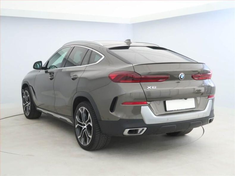 BMW X6 - hlavní fotka
