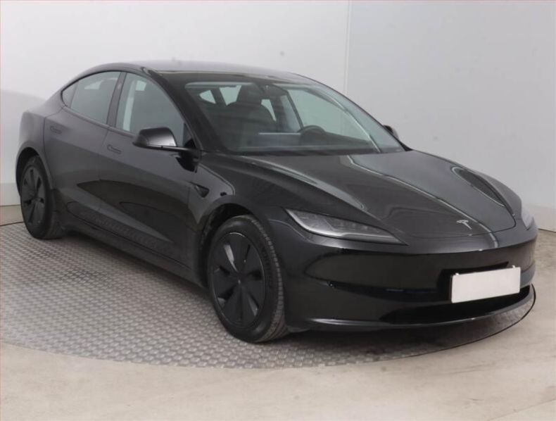 Tesla Model 3 - hlavní foto