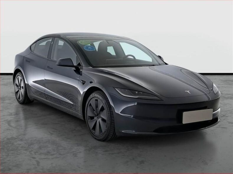 Tesla Model 3 - hlavní foto