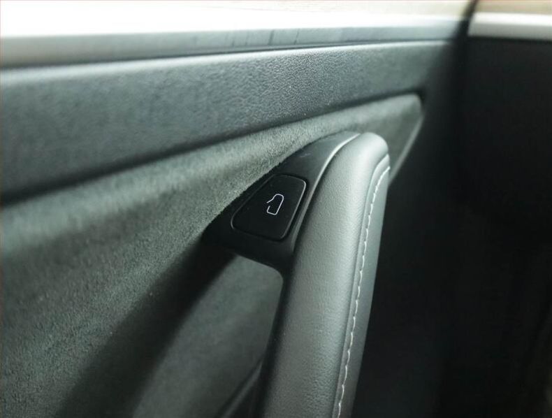 Tesla Model Y - hlavní fotka