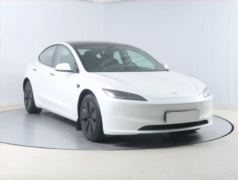 Tesla Model 3 - hlavní foto