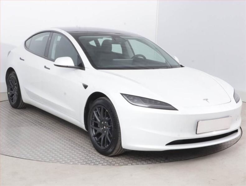 Tesla Model 3 - hlavní fotka inzerátu