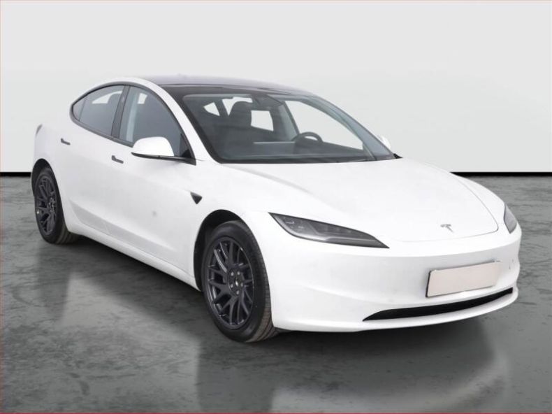 Tesla Model 3 - hlavní fotka inzerátu