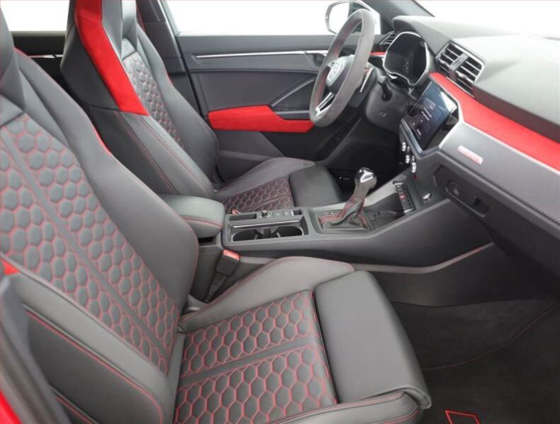 Audi Q3 - hlavní fotka