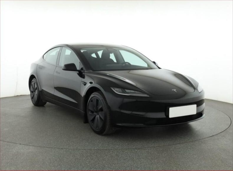 Tesla Model 3 - hlavní foto