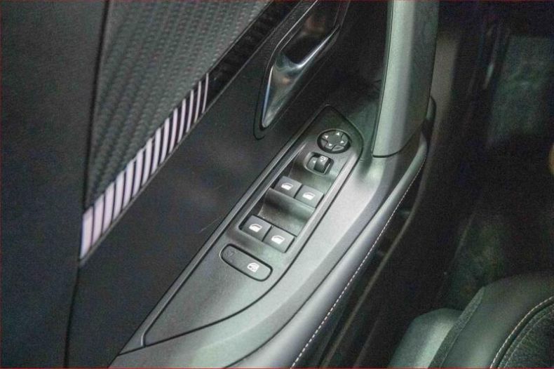 Peugeot 2008 - hlavní fotka