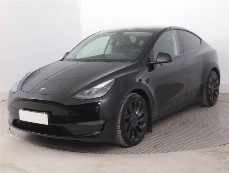 Tesla Model Y - hlavní fotka