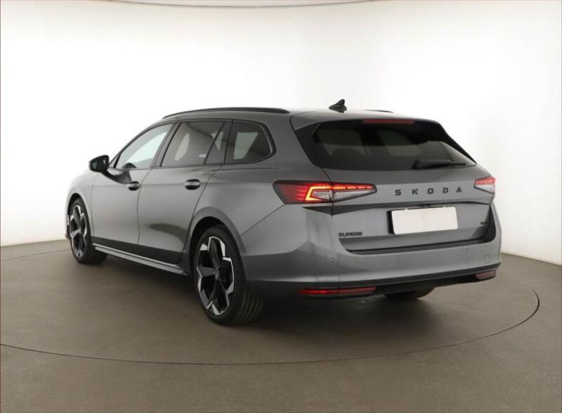 Škoda Superb - hlavní fotka