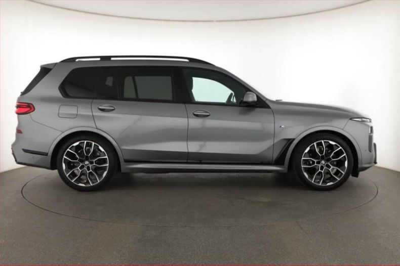 BMW X7 - hlavní fotka